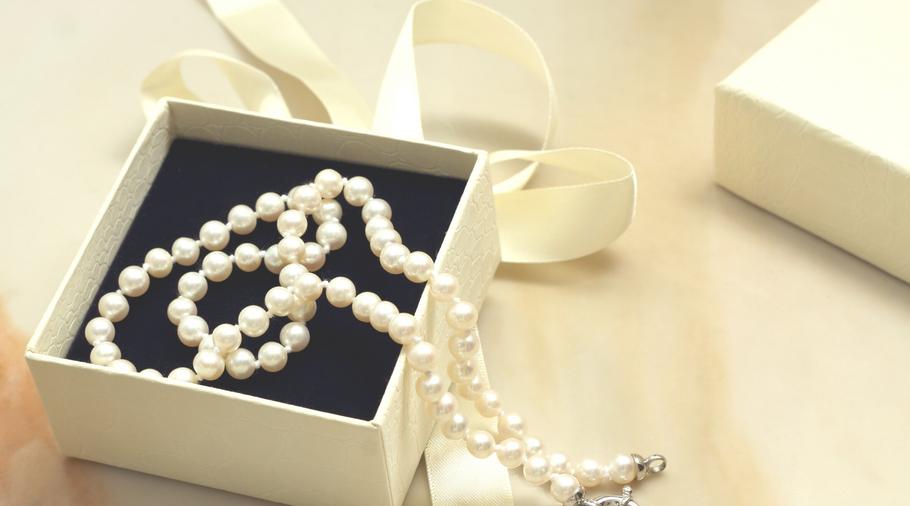 Giving Pearls as a Gift