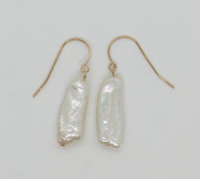 Load image into Gallery viewer, E Long Keshi Pearl Drop Earrings on 14ct Yellow Gold E105
