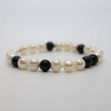 Load image into Gallery viewer, Pearl and Jet Combination Bracelet
