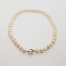 Load image into Gallery viewer, White Pearl Necklace
