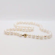 Load image into Gallery viewer, White Pearl Gold Clasp Necklace
